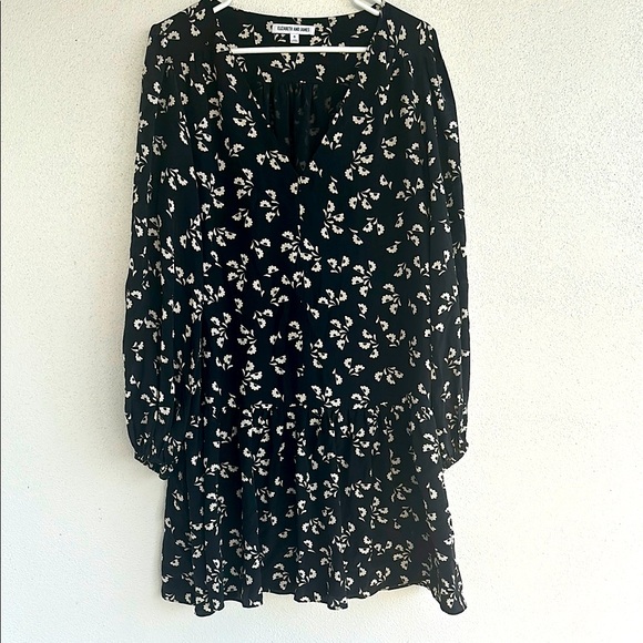 Elizabeth and James Dresses & Skirts - Elizabeth & James dress